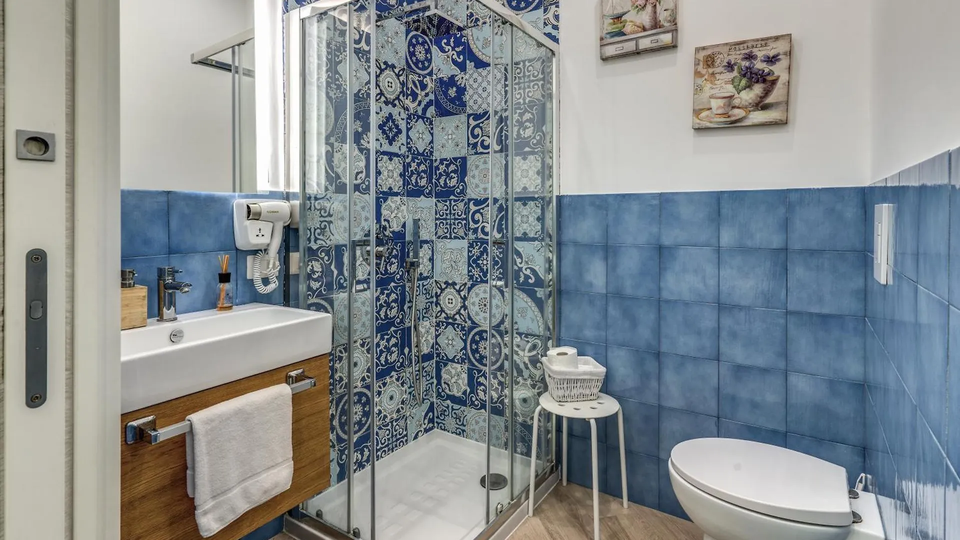 לינה וארוחת בוקר נאפולי Casa Galu' 0*,  איטליה